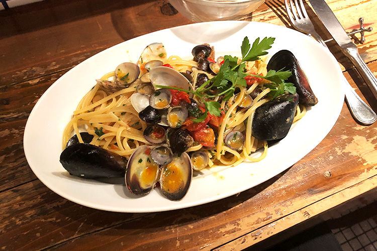 1000回以上通ってまとめた 築地場外市場 食べ歩きグルメ ランチ 21年度版 出版社のダイヤモンド社が主催する ダイヤモンド経営者倶楽部
